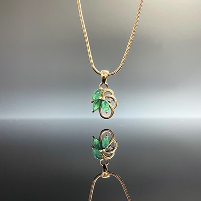 Lot 736 - A 9ct emerald and diamond pendant necklace,...