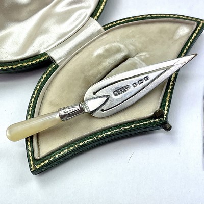 Lot 230 - An Edwardian silver novelty trowel bookmark...