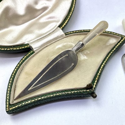 Lot 230 - An Edwardian silver novelty trowel bookmark...