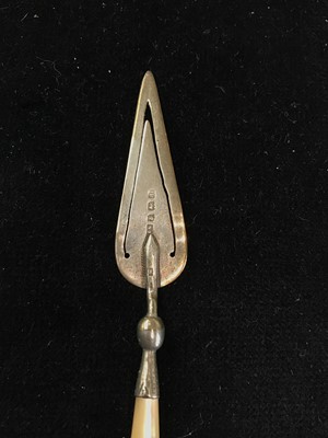 Lot 230 - An Edwardian silver novelty trowel bookmark...