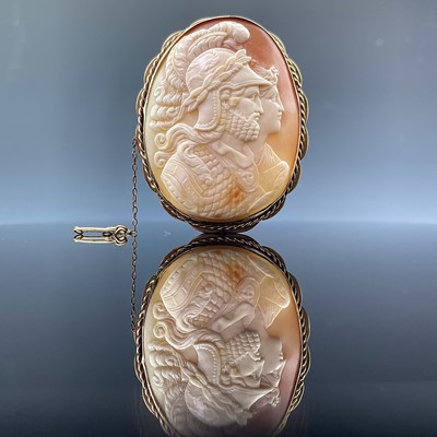 Lot 753 - A Victorian rose gold mounted large shell...