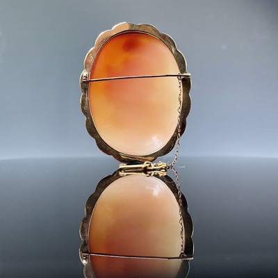 Lot 753 - A Victorian rose gold mounted large shell...