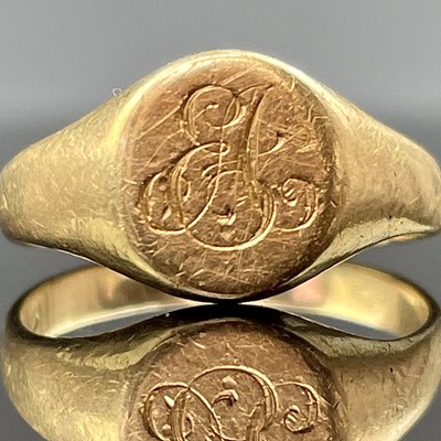 Lot 781 - A high purity gold signet ring, size M, weight...