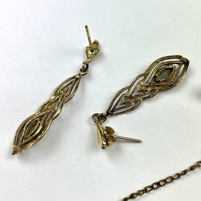 Lot 608 - Two 9ct hallmarked gold brooches; together...