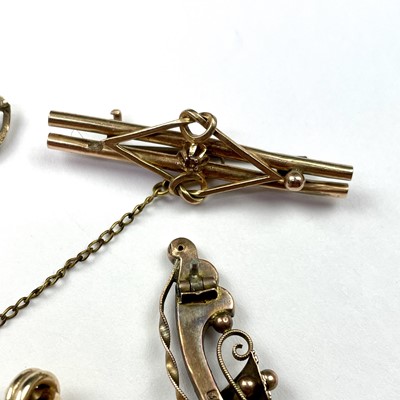 Lot 608 - Two 9ct hallmarked gold brooches; together...
