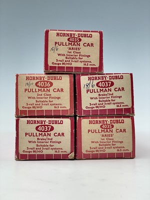 Lot 510 - Hornby Dublo 2 Rail Boxed Pullman Carriages...