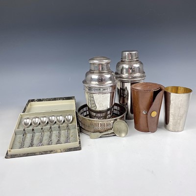 Lot 166 - Silver plated wares including a travel cup...