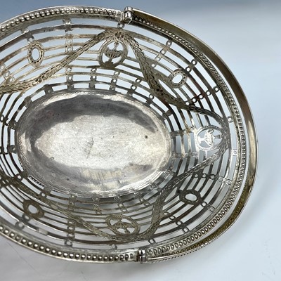 Lot 150 - A George III silver swing handled sweat meat...