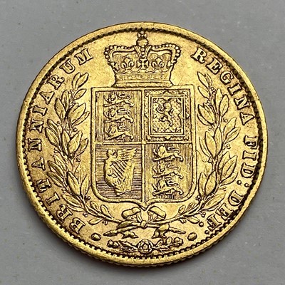 Lot 632 - Victoria 1861 full sovereign coin, young head.