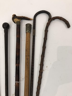 Lot 237 - A Victorian horn handled bamboo walking stick,...