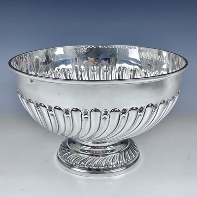 Lot 157 - A Victorian silver wrythen fluted pedestal...