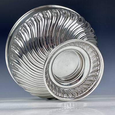 Lot 157 - A Victorian silver wrythen fluted pedestal...