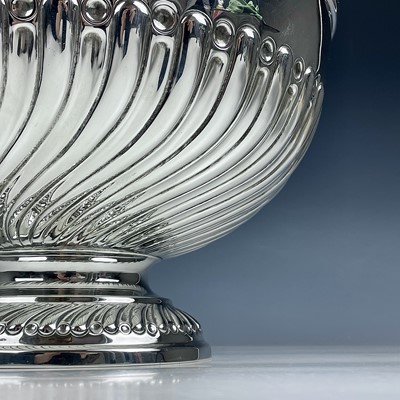 Lot 157 - A Victorian silver wrythen fluted pedestal...