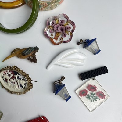 Lot 900 - A collection of vintage plastic costume...