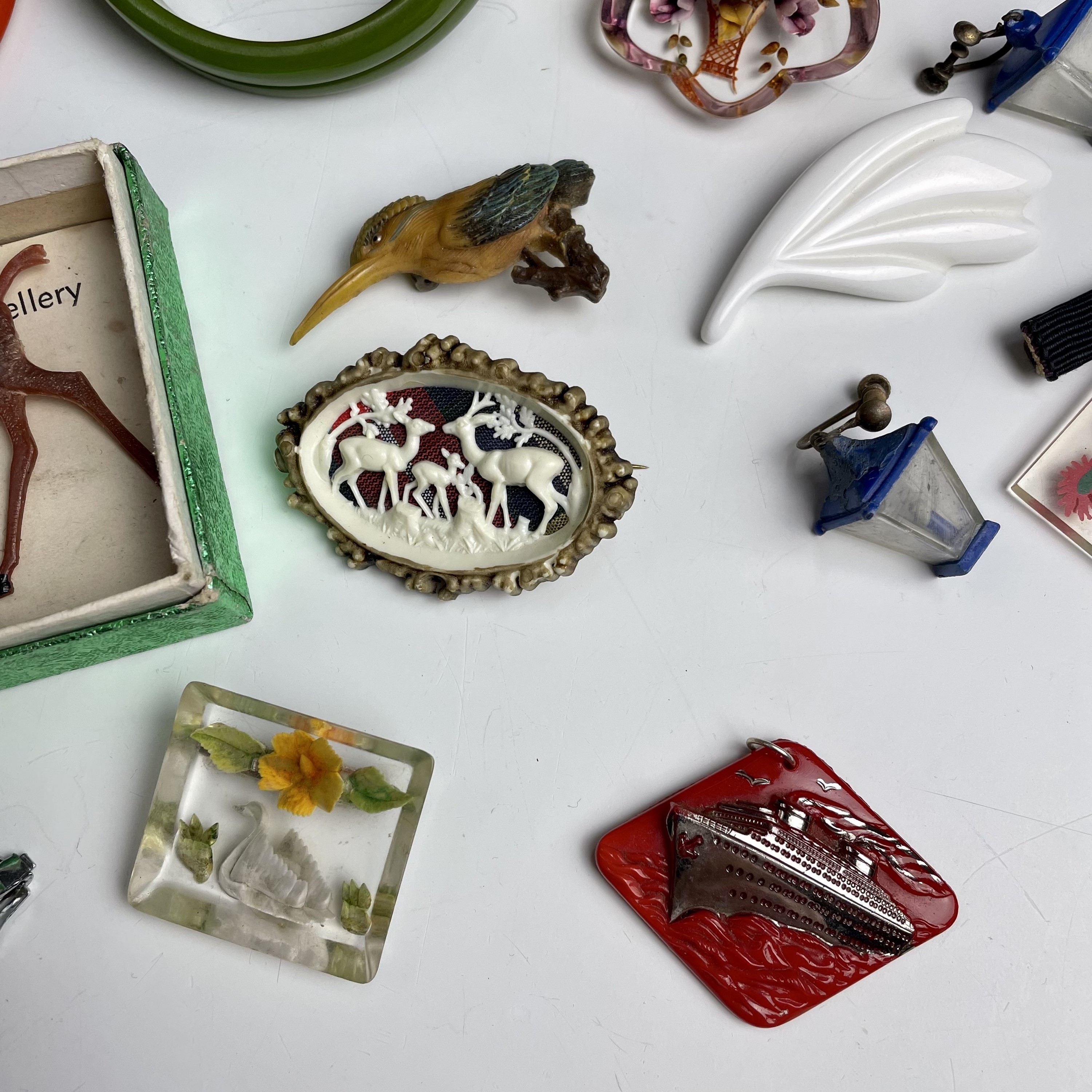 Lot 900 A collection of vintage plastic costume