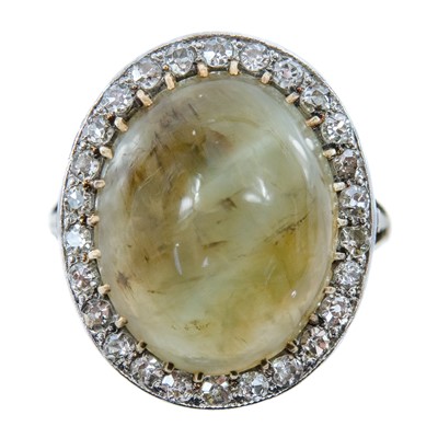 Lot 101 - An Art Deco gold chrysoberyl cats eye and diamond set cocktail ring.