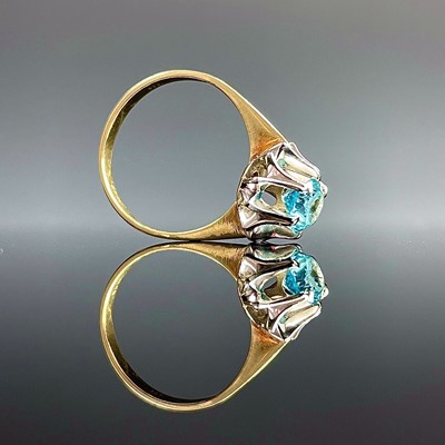 Lot 718 - An 18ct aquamarine solitaire ring, the...