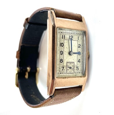 Lot 330 - A 1930's 9ct gentleman's manual wind...