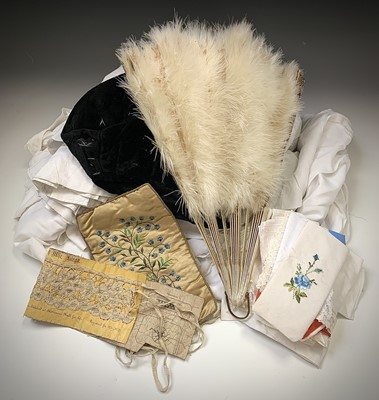 Lot 2817 - A late 19th century ostrich feather hand fan,...