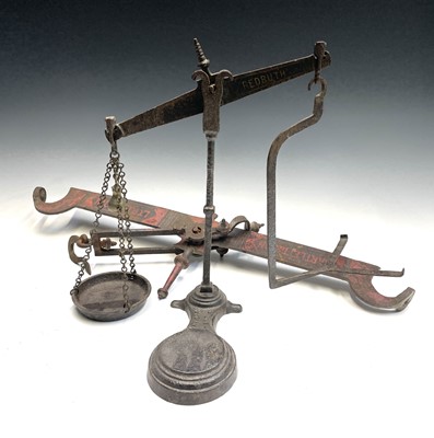 Lot 324 - A cast iron Toweich 4lb class 4 scales and a...