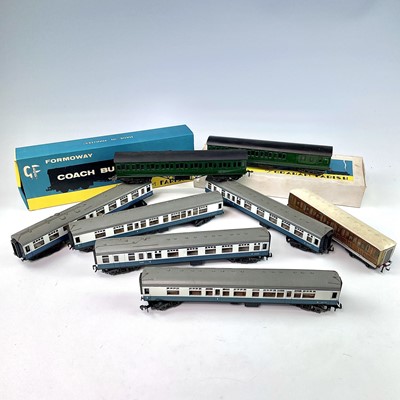 Lot 514 - Graham Farish Formoway Coach Building Kits...