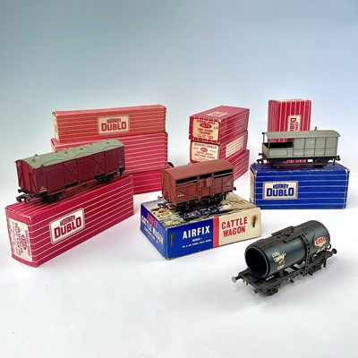 Lot 515 - Hornby Dublo Boxed Wagons (x9) plus other...