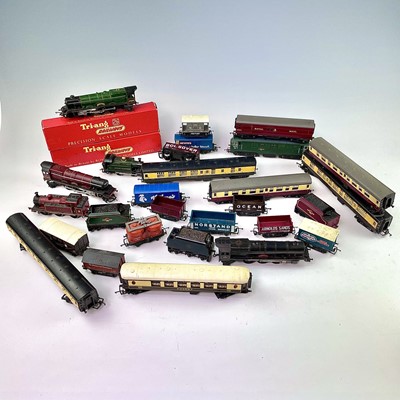 Lot 527 - OO Gauge Triang / Hornby Model Railways....