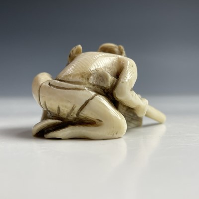 Lot 558 - A Japanese ivory netsuke of a rat catcher,...