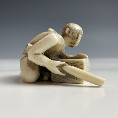 Lot 558 - A Japanese ivory netsuke of a rat catcher,...