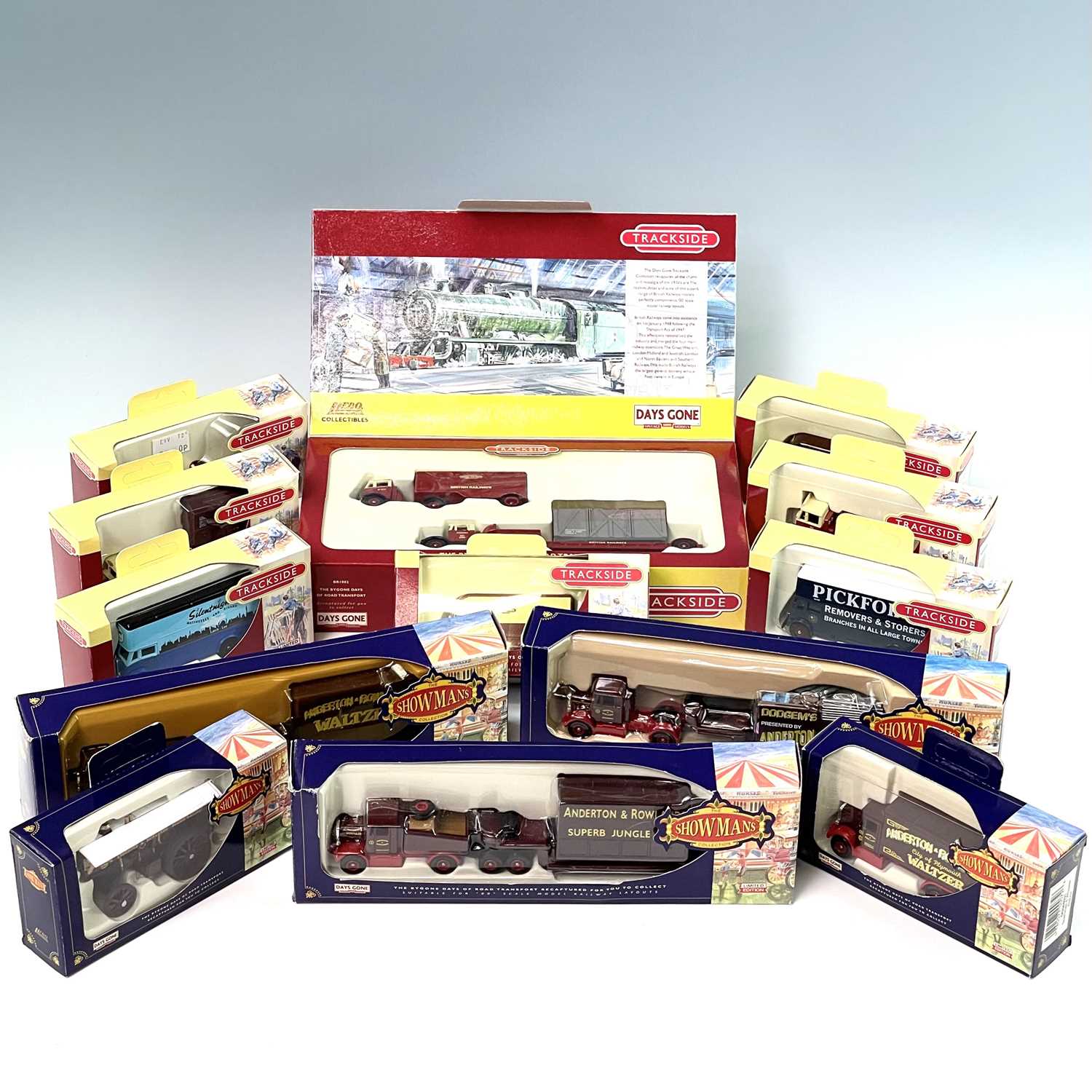 Lot 653 - Lledo Showmans and Trackside 1/76 OO Gauge...