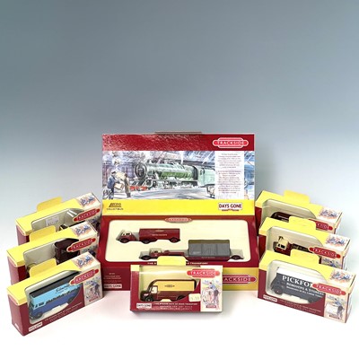 Lot 653 - Lledo Showmans and Trackside 1/76 OO Gauge...