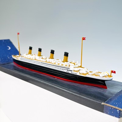 Lot 658 - Hornby Minic Ships and Titanic Interest....