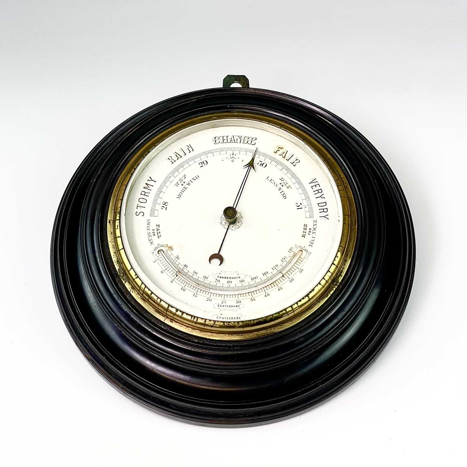 Lot 2907 - A late Victorian aneroid circular barometer,