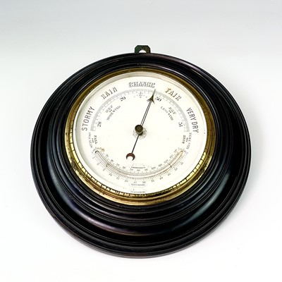 Lot 2907 - A late Victorian aneroid circular barometer,...