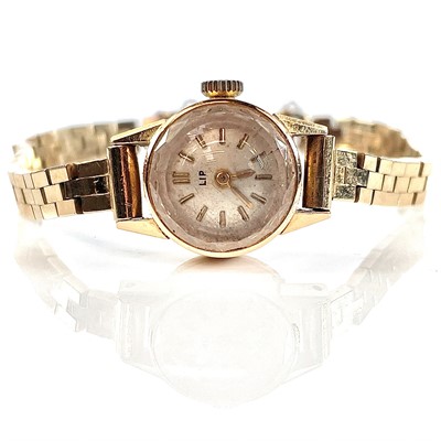 Lot 377 - An 18ct ladies manual wind wristwatch, the...