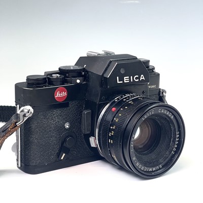 Lot 135 - A Leica R3 electronic SLR camera, serial...