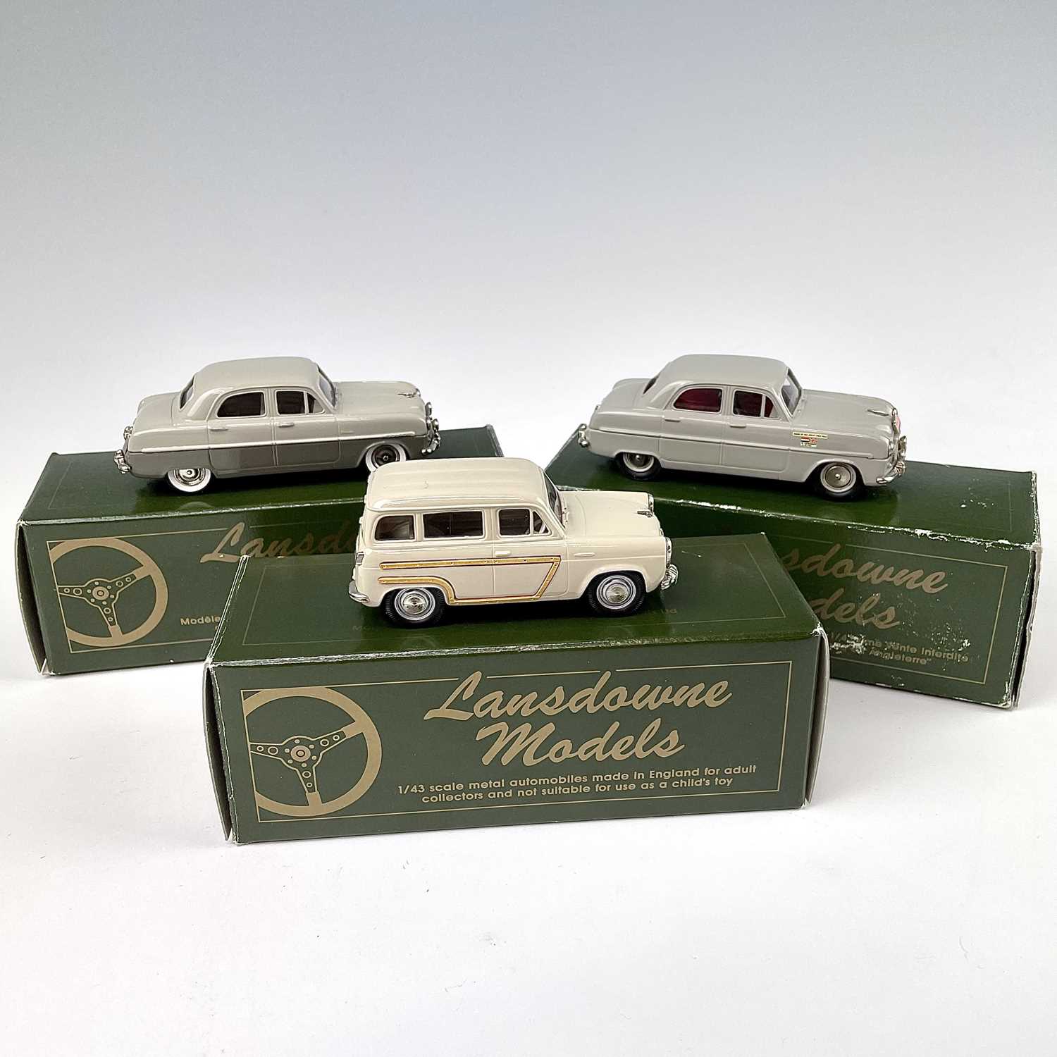 Auctions | Lansdowne Models a boxed LDM.104X 1948 Austin 16HP Saloon Auctions | Lansdowne Models a boxed LDM.104X 1948 Austin 16HP Saloon