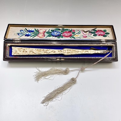 Lot 591 - A Chinese Canton carved ivory and silk fan,...