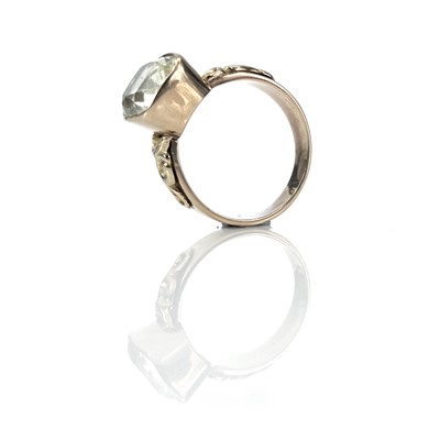 Lot 29 - A Victorian gold Chrysberyl set ring, the...