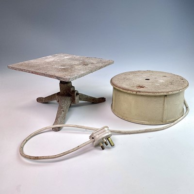 Lot 189 - A sculptor's tabletop tripod stand by Tiranti...