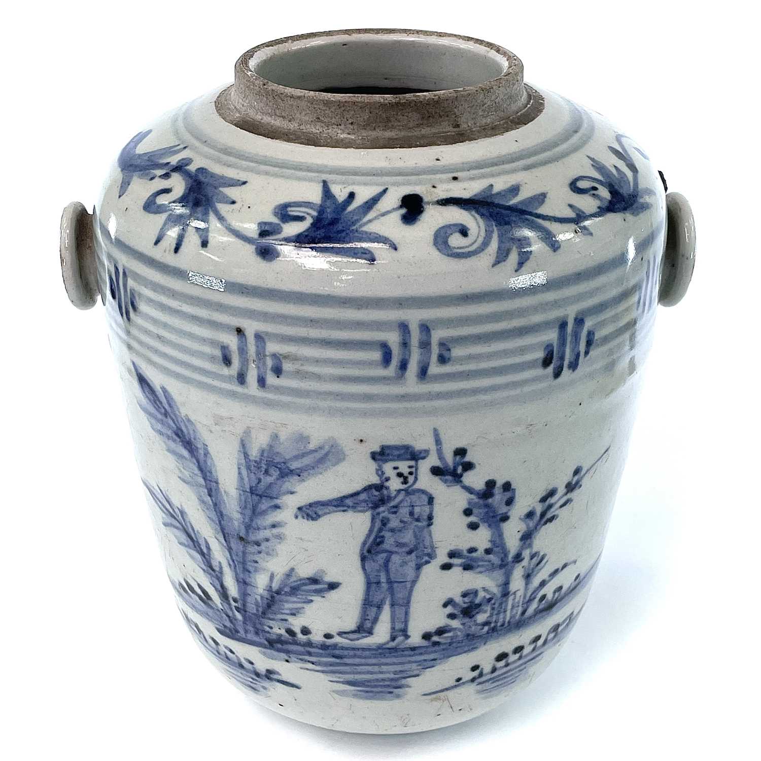 Lot 1 - A Chinese blue and white porcelain pail, early...