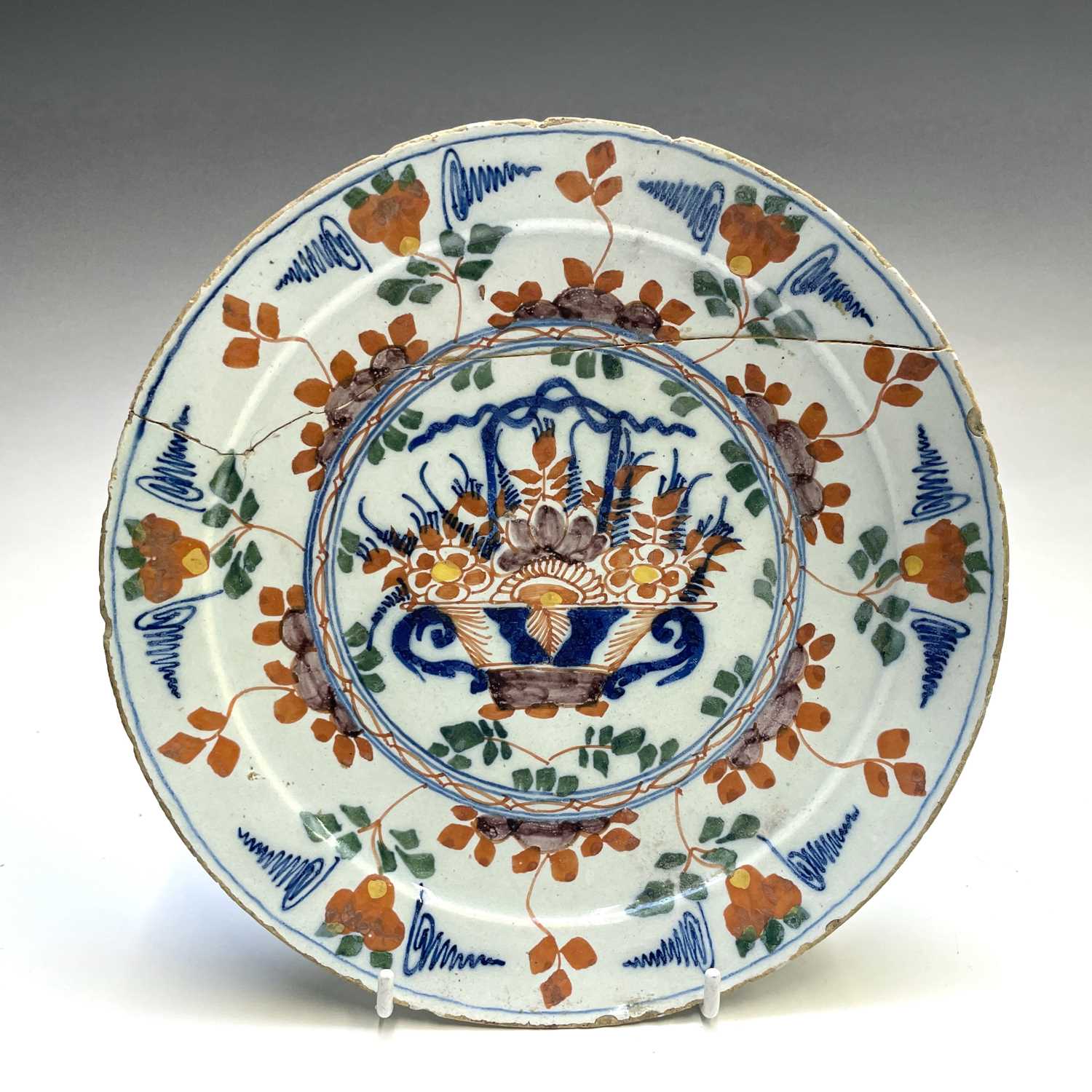 Lot 38 - A Delft polychrome plate, 18th century,...
