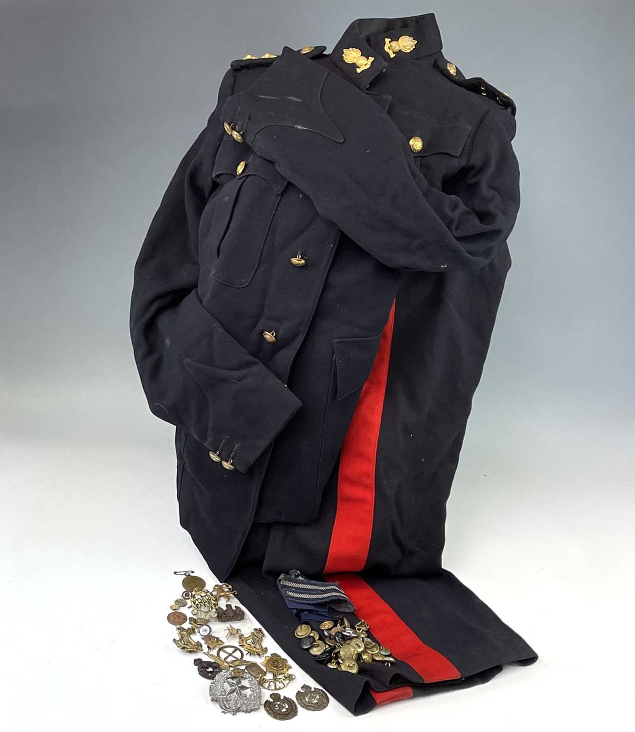 Lot 193 - Military cap badges, uniform buttons of...