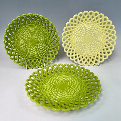 Lot 900 - A Sowerby glass aesthetic Giallo basket weave...