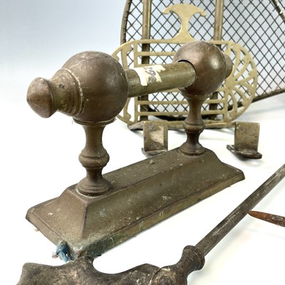 Lot 61 - Miscellaneous brassware to include fireside...