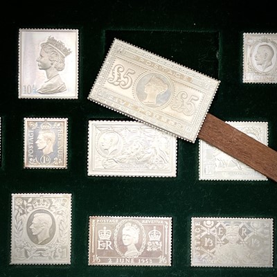 Lot 162 - A 1977 cased set of 25 silver British postage...