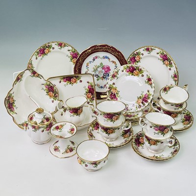 Lot 862 - A Royal Albert Old Country Roses part tea...