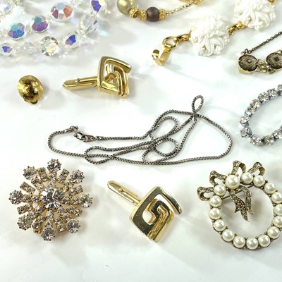 Lot 267 - A collection of costume jewellery.