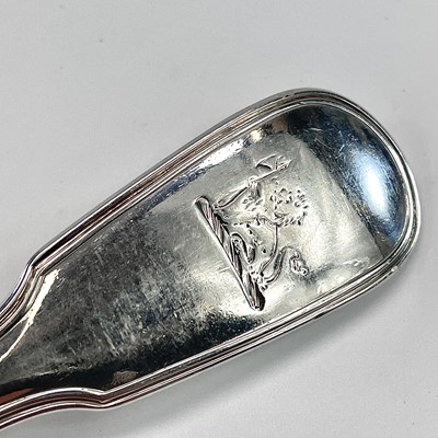Lot 149 - A good George III silver set of eleven fiddle...