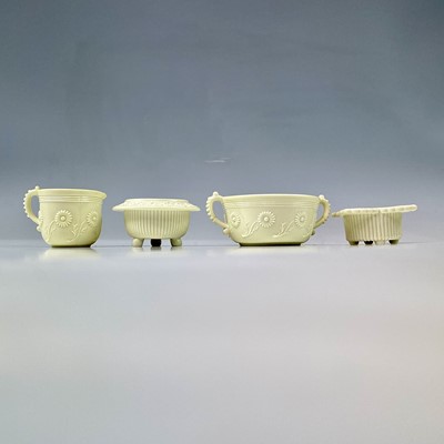 Lot 928 - A Sowerby Queen's ivory ware small daisy...